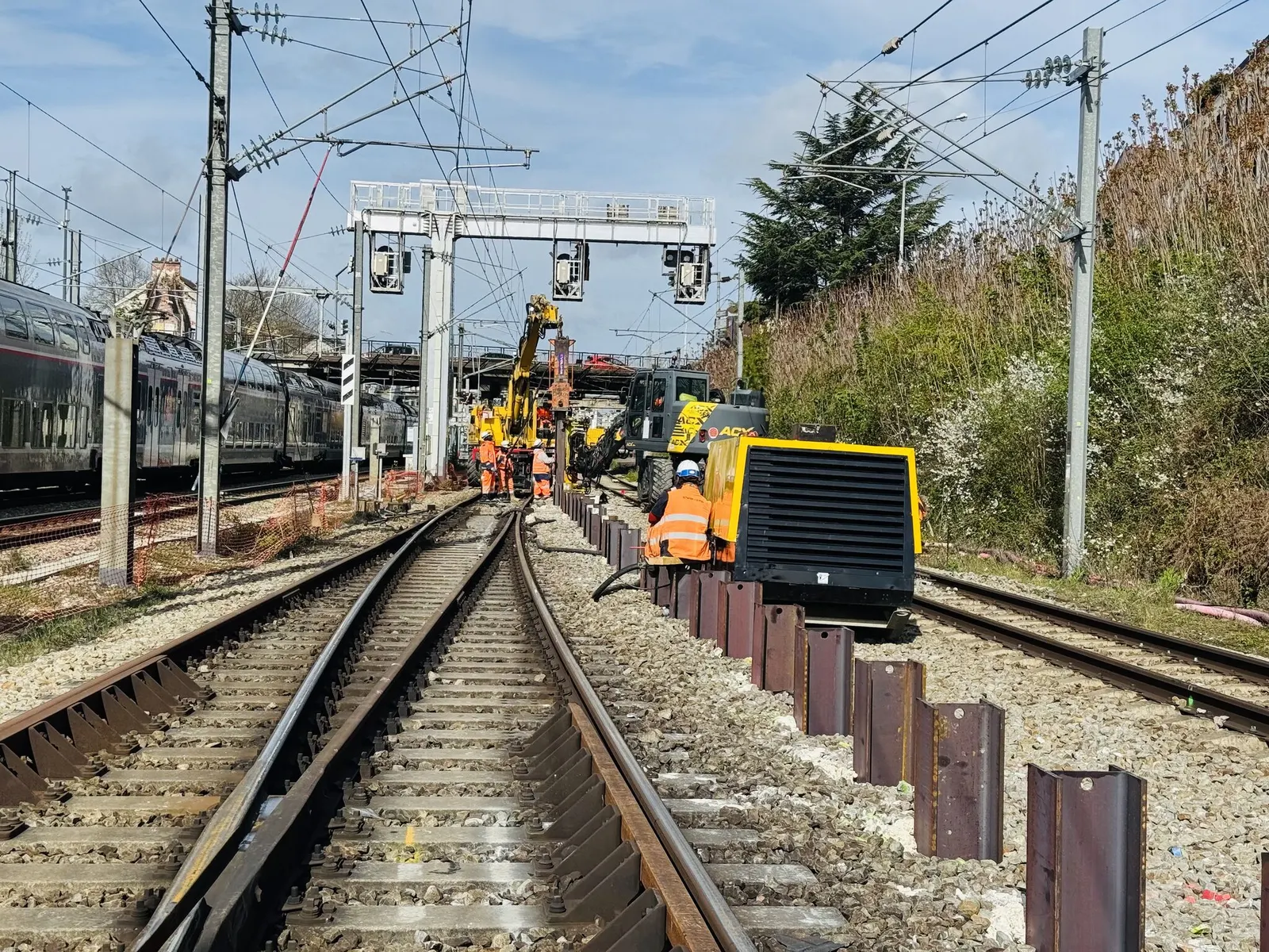 Palplanches le long d’une voie en service