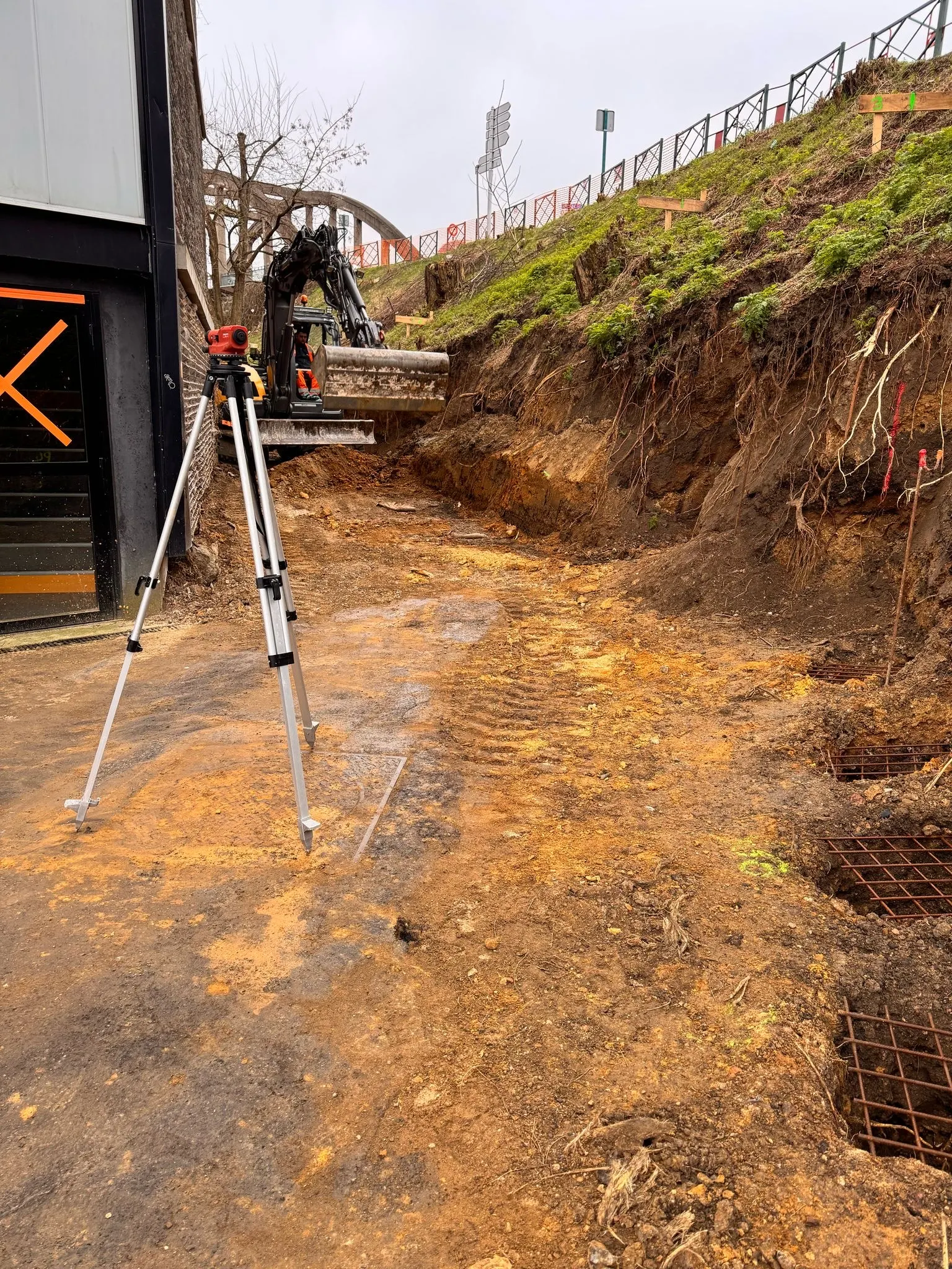 Implantation au pied d’un soutènement en palplanches